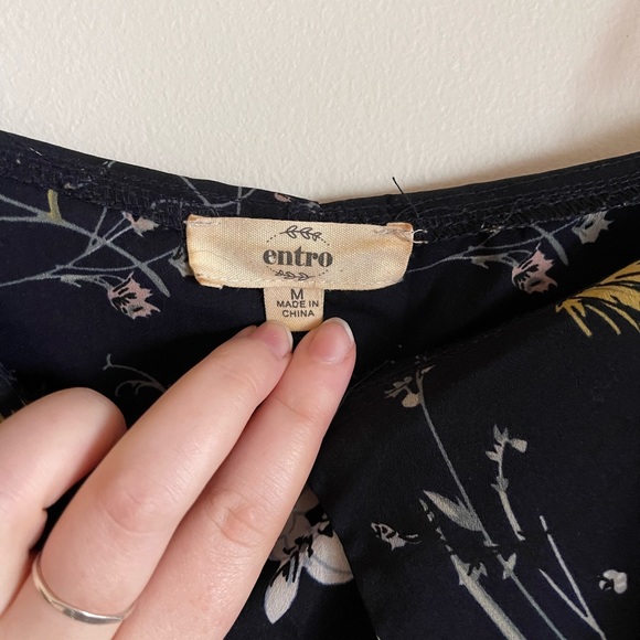 Entro Floral Blouse - Picture 4 of 4